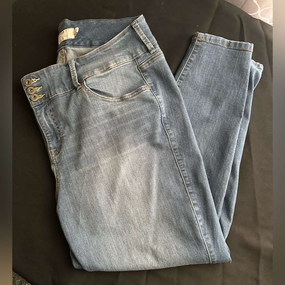 Torrid jeggings- great shape!